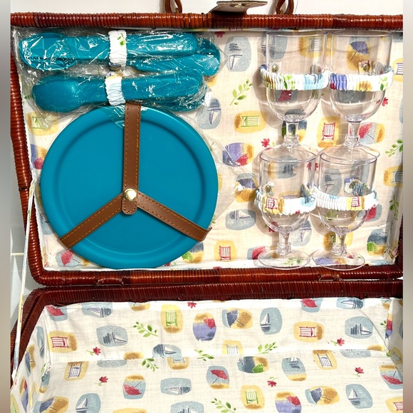 Vintage Linens and Things On the Beach Wicker Picnic Basket - Picture 3 of 16